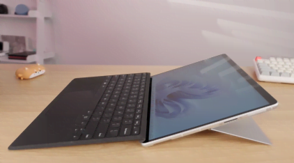 Built-in kickstand in Surface Pro 9