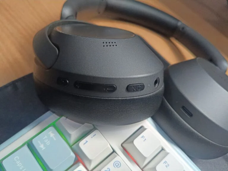 EarFun Wave Pro Buttons and Controls
