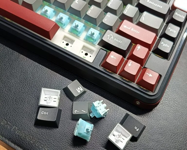 MechLands Vibe75 v2 keycaps and Switches