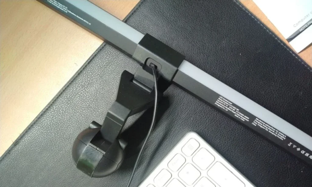 Quntis Monitor Light RGB Design